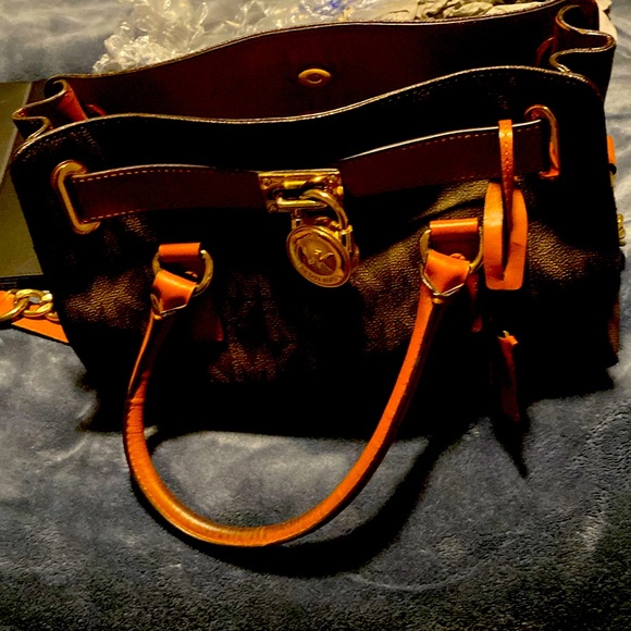 EUC Michael Kors Hamilton bag this bag is the perfect size - Picture 1 of 5